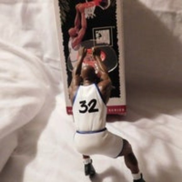 Shaquille O’Neal Hallmark Keepsake Ornament - Picture 2 of 7